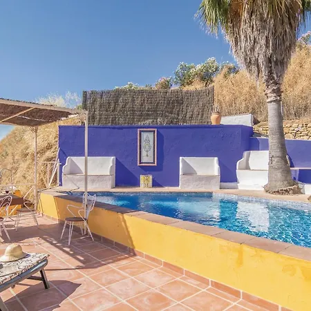 Cozy In Cordoba With Kitchen Holiday home Hornachuelos